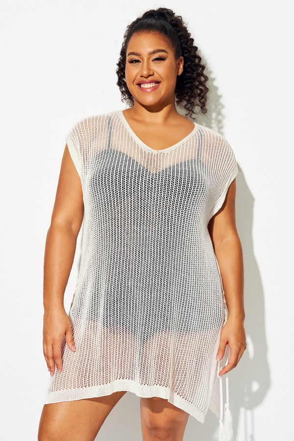 Chaqueta blanca de manga corta con lazos laterales y ribete de borlas.