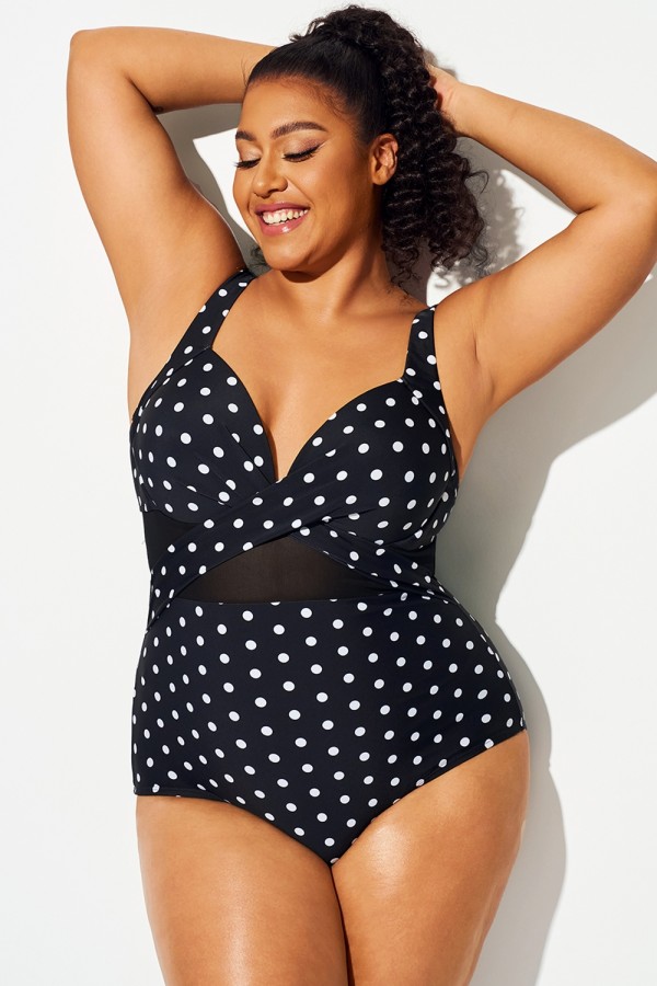 Traje de baño de una pieza con escote en V y lunares