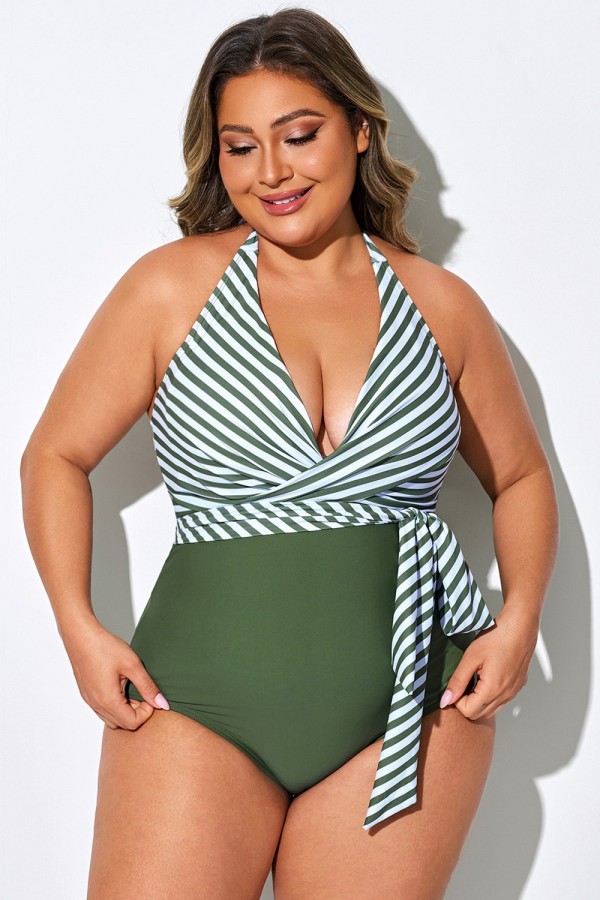 Traje de baño de una pieza con escote halter y efecto cruzado a rayas verdes