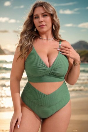 Top de bikini con tirantes finos y parte delantera torcida de talla grande