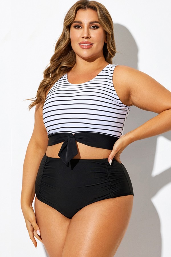 Top de bikini anudado con estampado de rayas blancas y negras