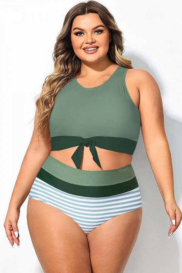 Top de bikini corto anudado con bloques de color verde de talla grande