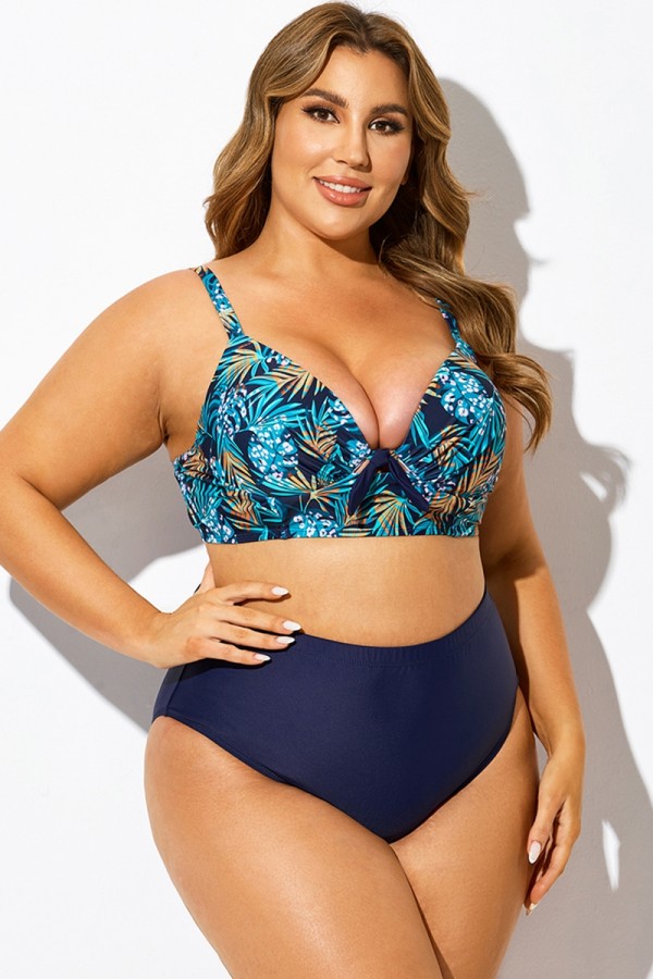 Top de bikini con aros y escote en V con estampado de palmeras vibrantes