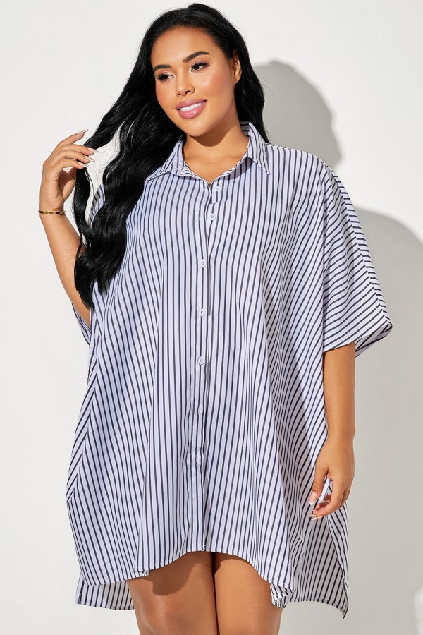 Vestido playero extragrande con botones y rayas blancas y negras