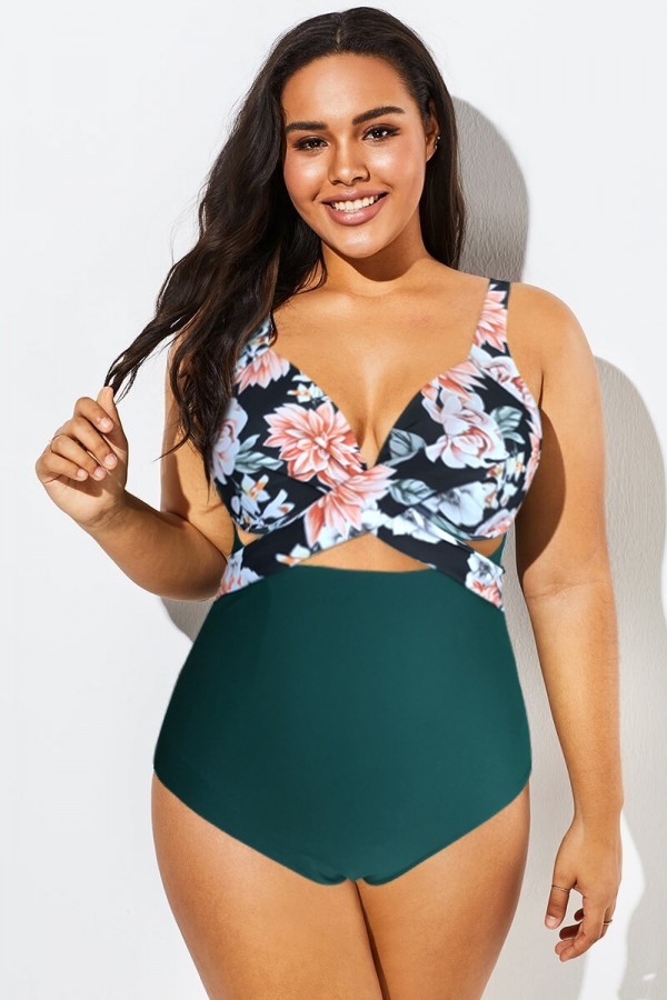 Traje de baño de una pieza con corte modesto y estampado floral