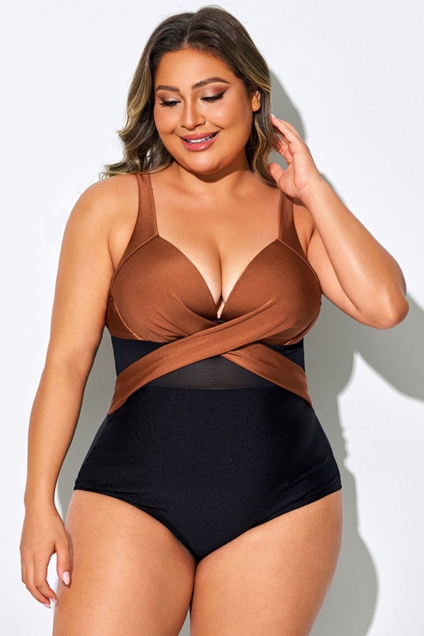 Traje de baño de una pieza con aros y malla recortada en negro y marrón rojizo