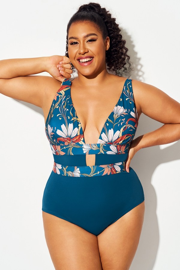 Traje de baño de una pieza con recortes y estampado floral