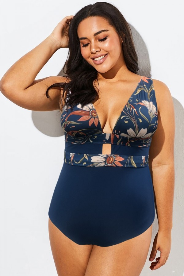 Traje de baño de una pieza con recortes y estampado floral