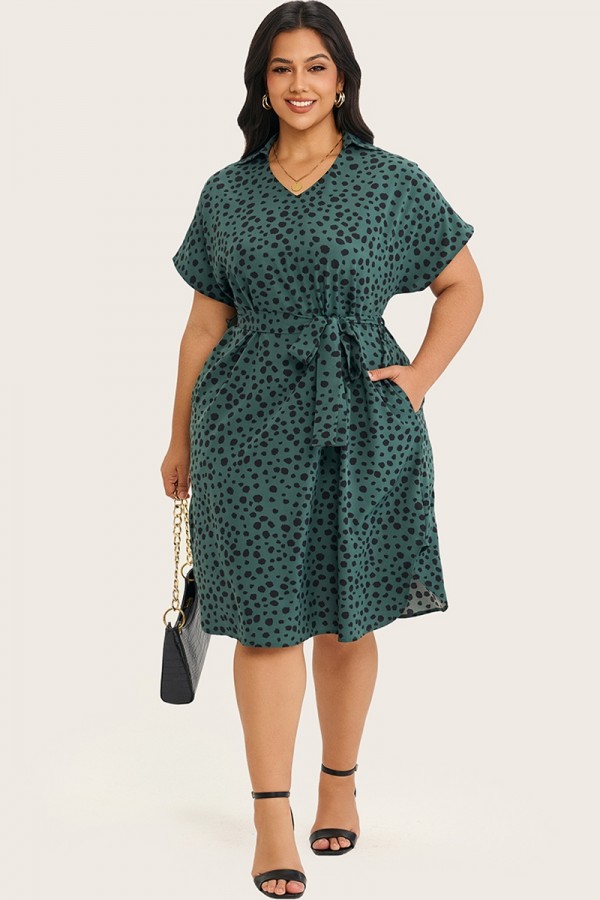 Vestido midi con cinturón y manga dolman a lunares verde