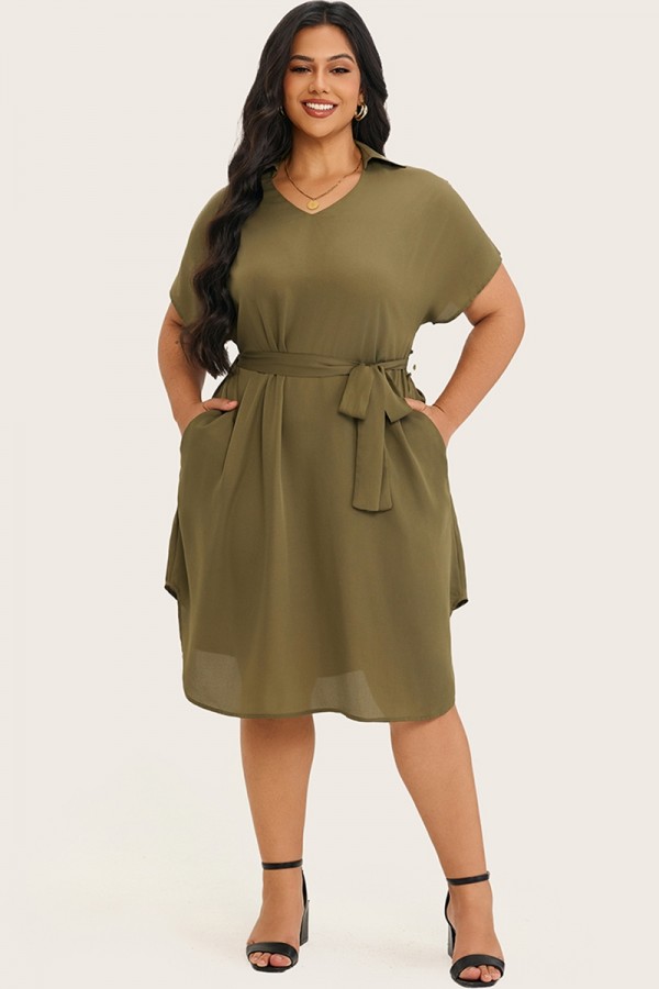Vestido midi con cinturón y mangas dolman verde militar