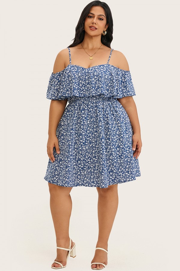 Vestido con ribete de volantes y hombros descubiertos con estampado floral