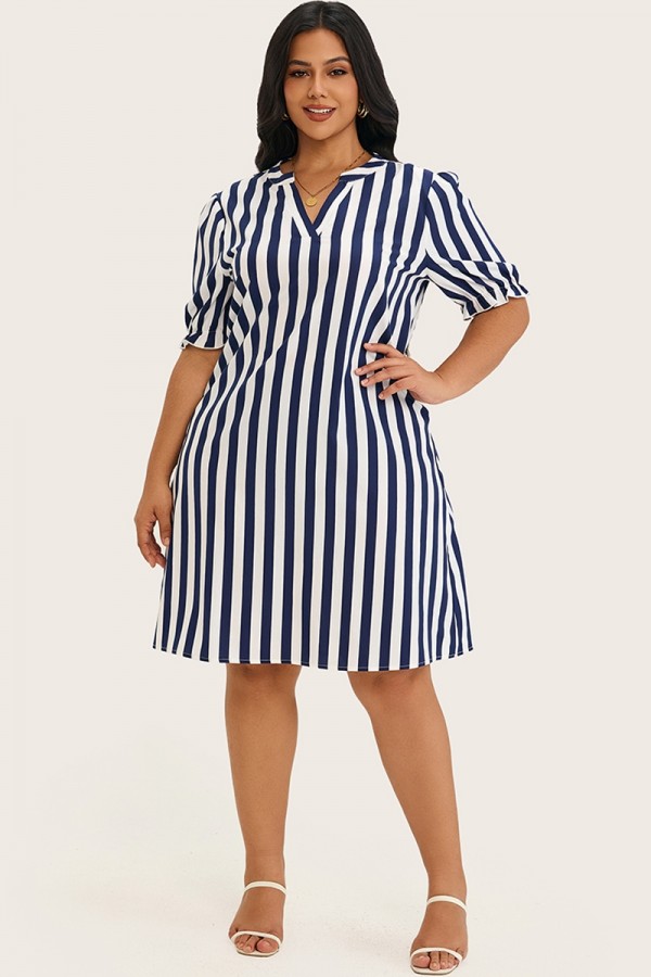 Vestido midi sencillo con estampado de rayas azules y blancas