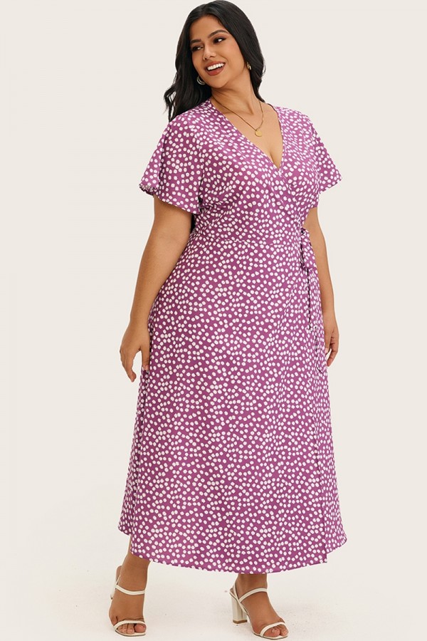 Vestido largo sencillo con estampado floral y nudo lateral