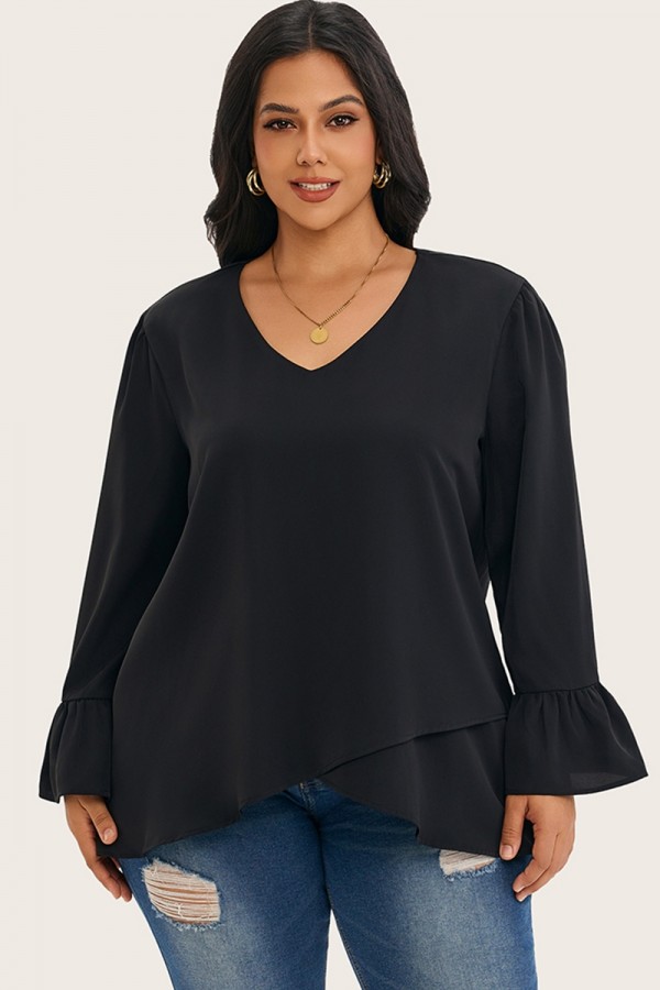 Blusa con dobladillo cruzado y mangas con volantes asimétricos negros