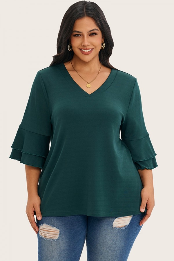 Camiseta plisada con mangas a capas y volantes verdes