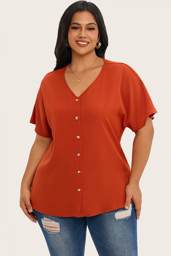 Camiseta de manga corta con adornos naranjas