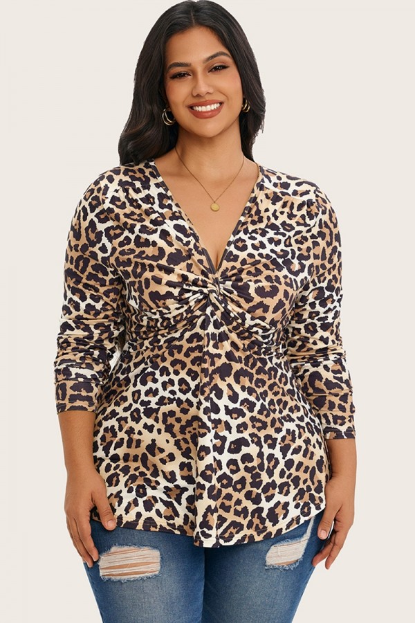 Camiseta de manga 3/4 con cuello en V y nudo torcido con estampado de leopardo
