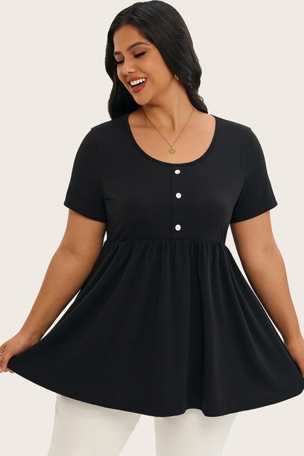 Camiseta negra con cuello cuadrado y dobladillo con ribete de hoja de loto