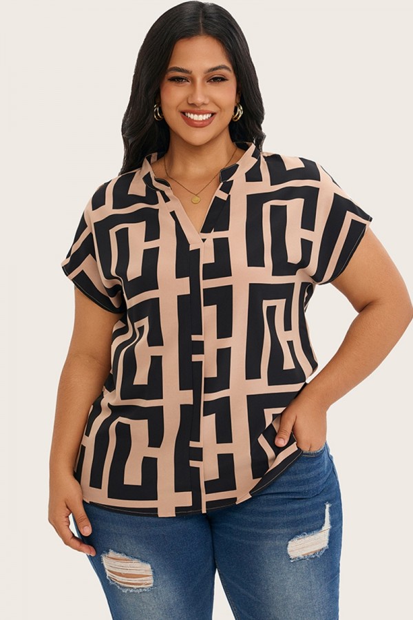 Camiseta holgada de manga corta con alas de murciélago y estampado geométrico