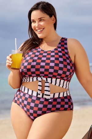 Top de bikini corto anudado a cuadros multicolor de talla grande