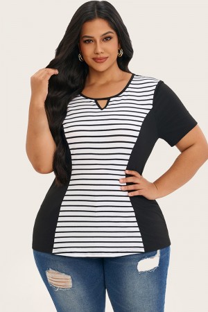 Camiseta a rayas con cuello de cerradura de talla grande